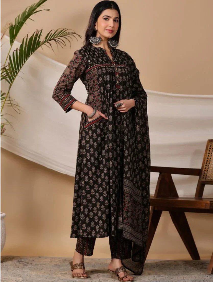 Beautiful Black Kurta With Pant Dupatta Set - Image 2