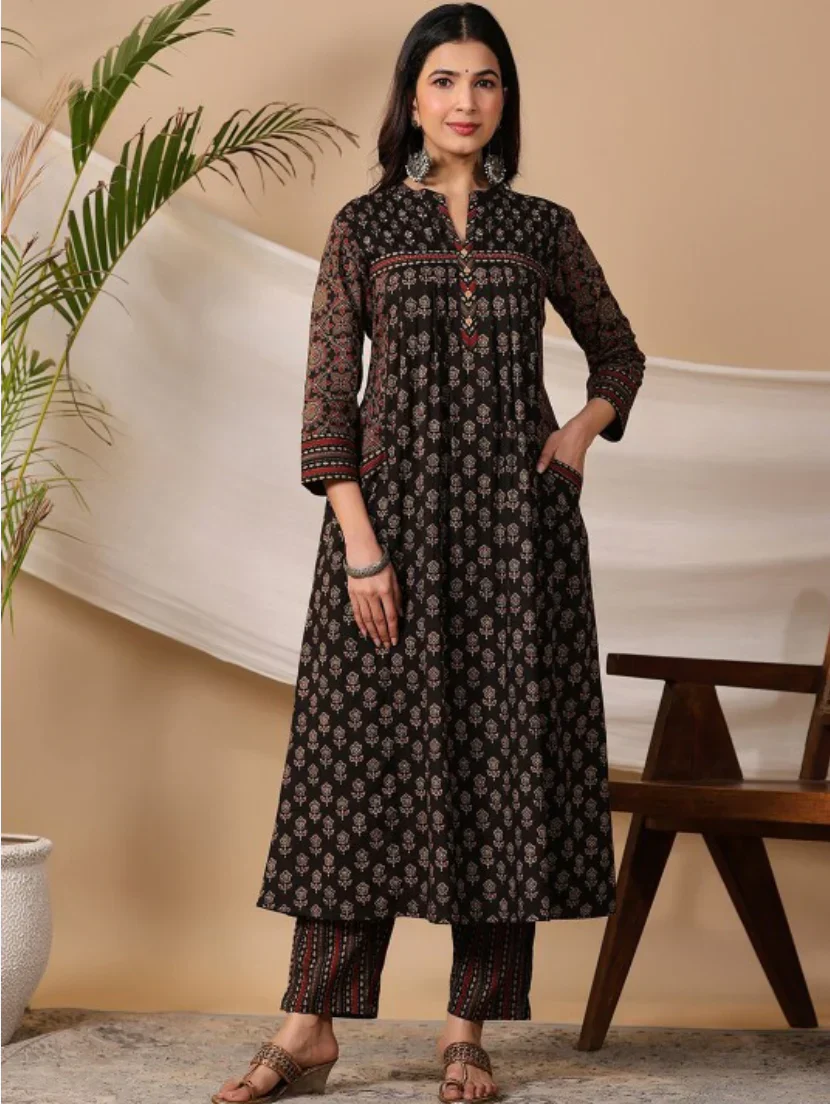 Beautiful Black Kurta With Pant Dupatta Set - Image 3