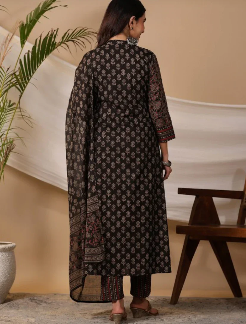Beautiful Black Kurta With Pant Dupatta Set - Image 5
