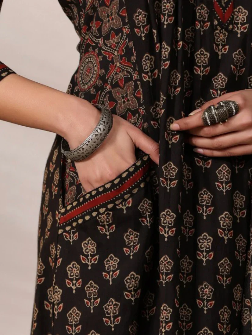 Beautiful Black Kurta With Pant Dupatta Set - Image 6