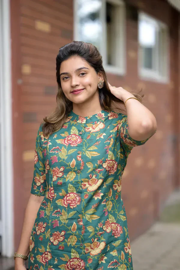 Elegant Green Floral Kurta Set for Women - Image 4
