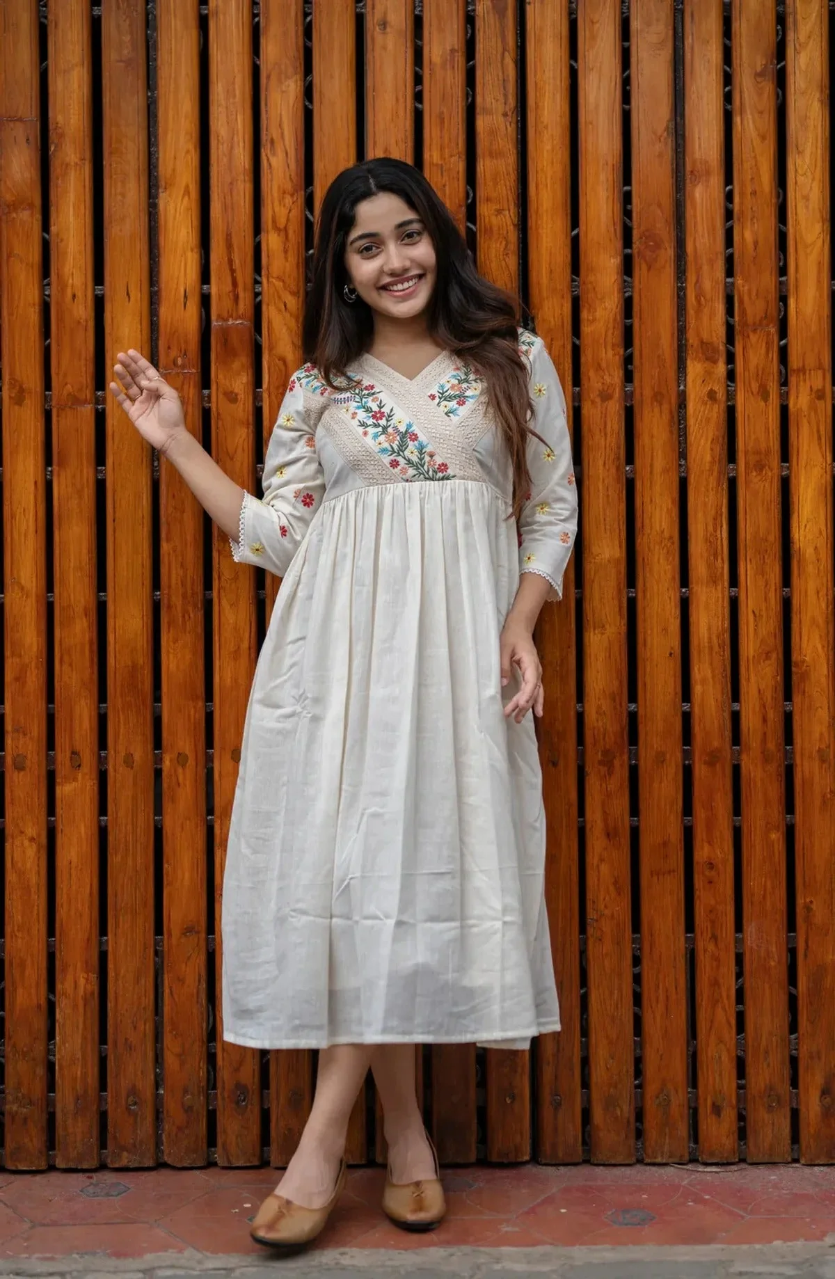 Elegant Ivory Embroidered Cotton Kurti - Image 3