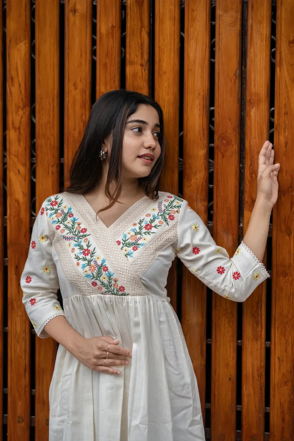 Elegant Ivory Embroidered Cotton Kurti - Image 4