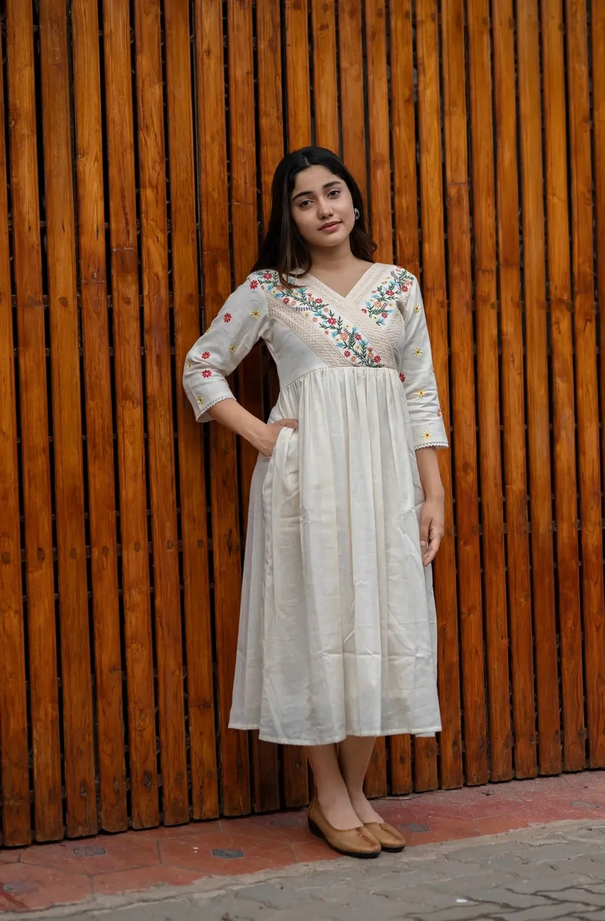 Elegant Ivory Embroidered Cotton Kurti - Image 5