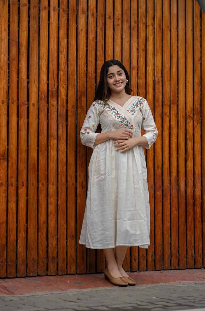 Elegant Ivory Embroidered Cotton Kurti - Image 6