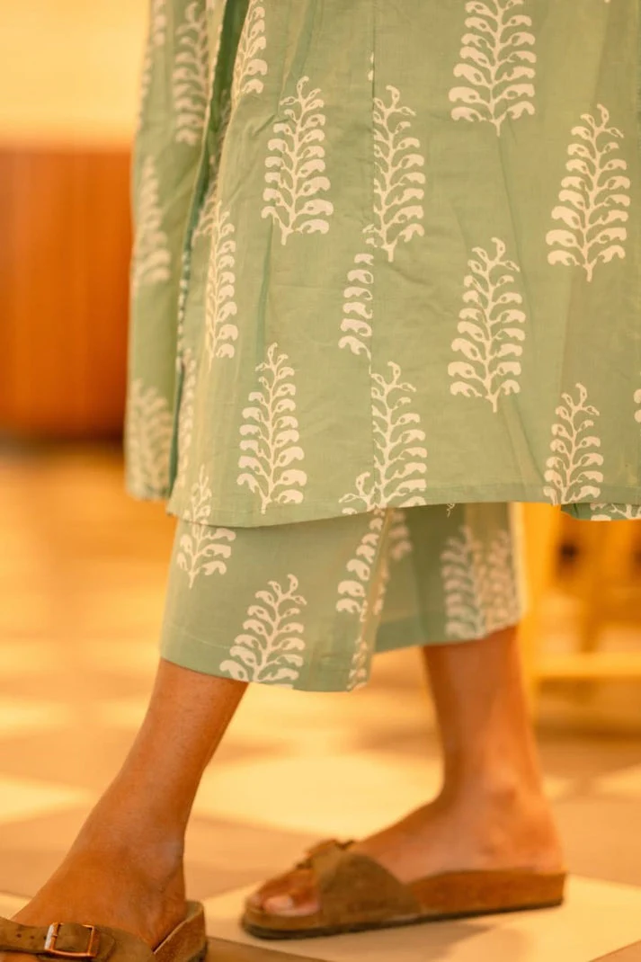 Jaipur Premium Graceful In Green: Casual Elegance - Image 3
