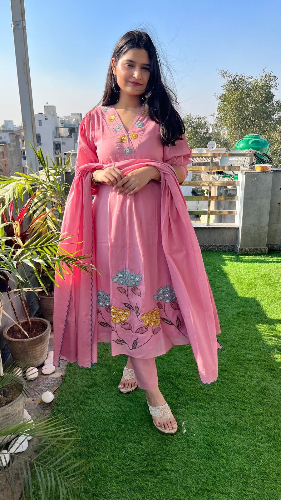 Elegant Pink Floral Kurta Set - Image 2