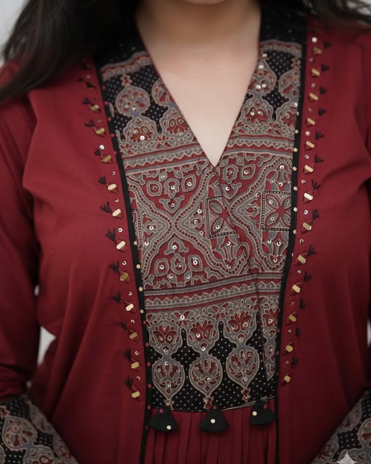 Maroon Printed Kurta Set with Contrast Dupatta - Image 4