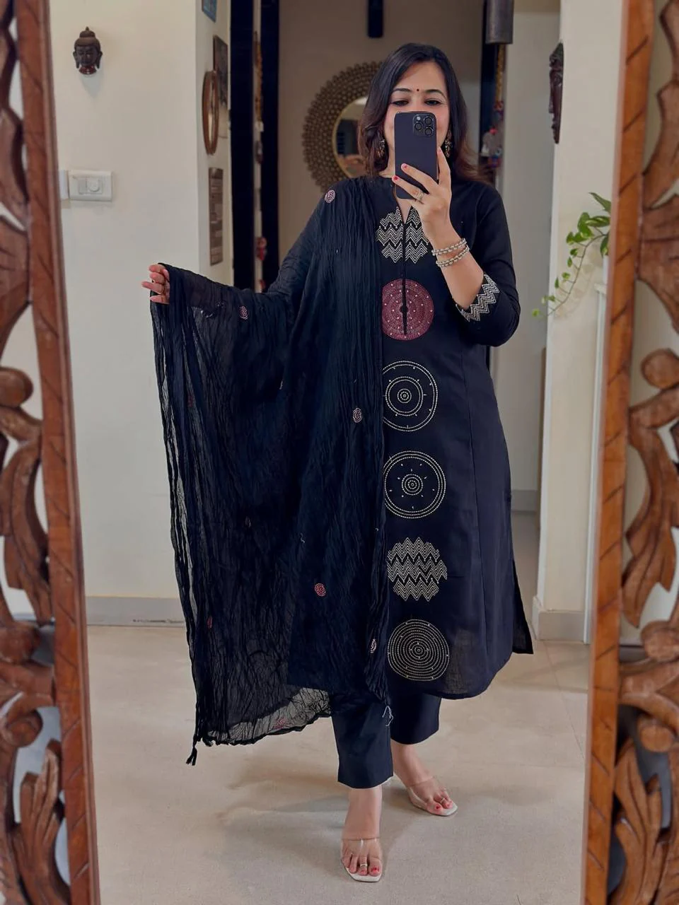 Stylish NAVY BLUE Embroidered Kurta Set - Image 4