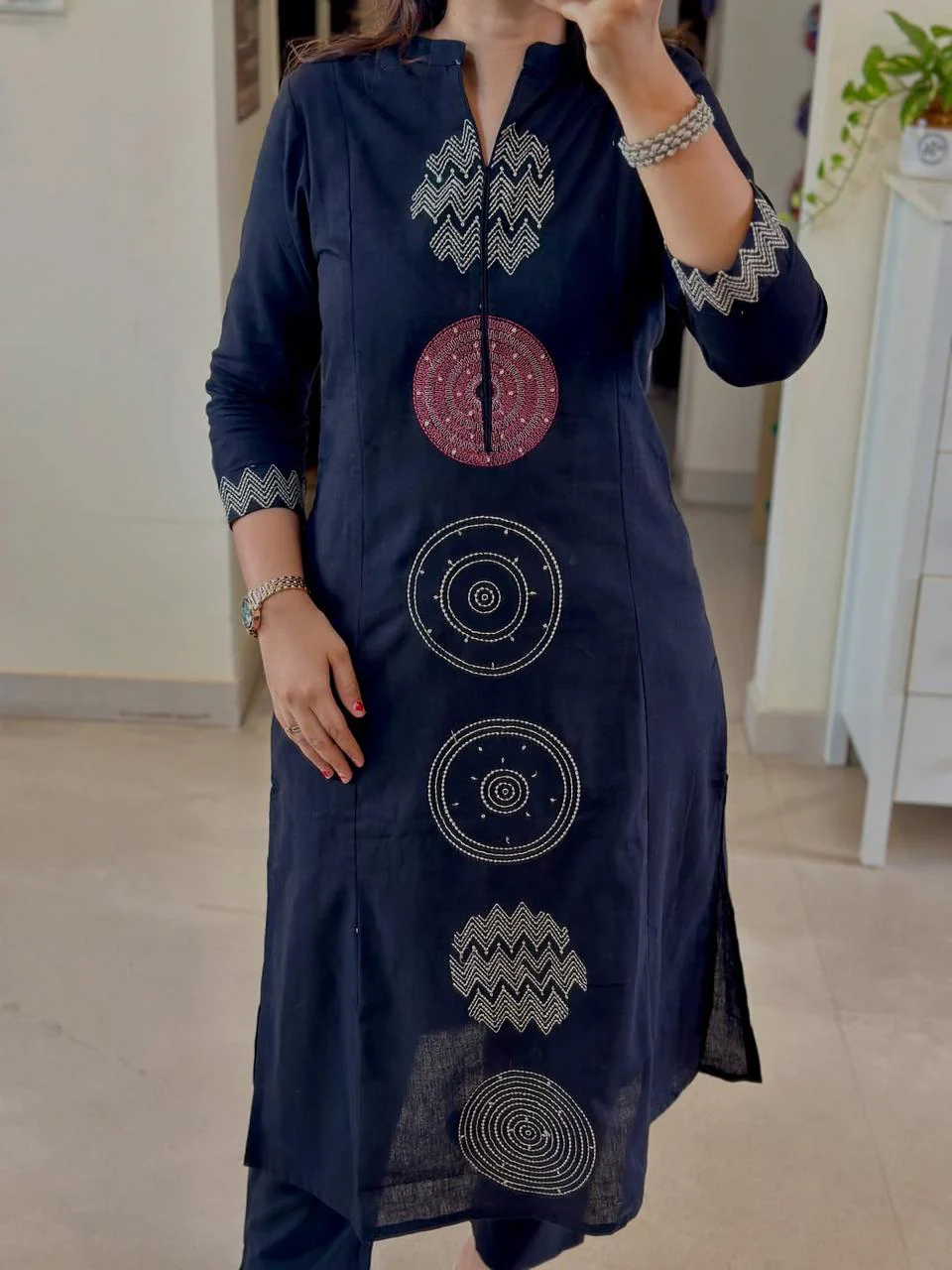 Stylish NAVY BLUE Embroidered Kurta Set - Image 5
